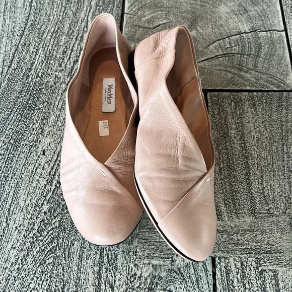 MaxMara made in Italy soft flexible leather light weight slip on ballet flats